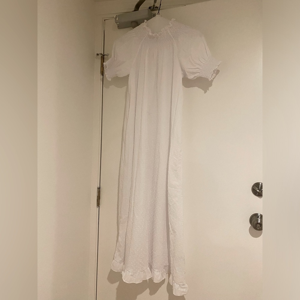 100% cotton night dress. Size xs from Hill House.